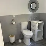 Jacuzzi Prive Arrivee Autonome בית נופש קונפלן-סנט-הונורין