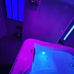 Jacuzzi Prive Arrivee Autonome קונפלן-סנט-הונורין