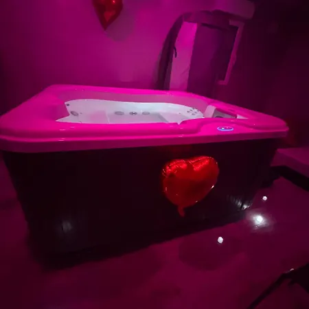 Holiday home Jacuzzi Prive Arrivee Autonome